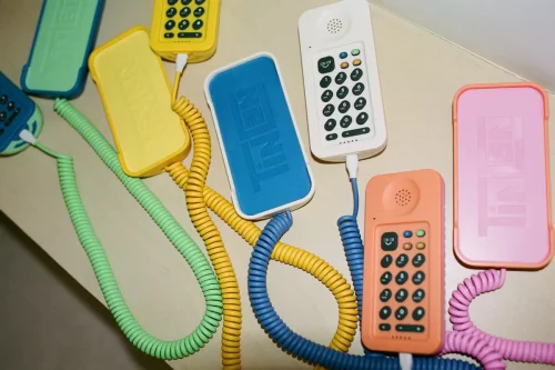Orang Tua di AS Pakai HP Jadul "Tin Can", Kurangi Screen Time Anak