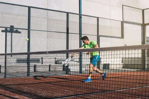 4 Tips Olahraga Padel yang Aman, Cegah Risiko Cedera