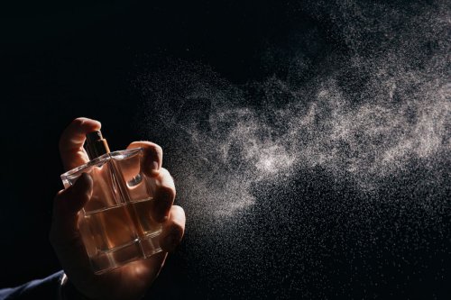 Top 7+ Rekomendasi Parfum Lokal, Mulai dari Aroma Powdery hingga Woody