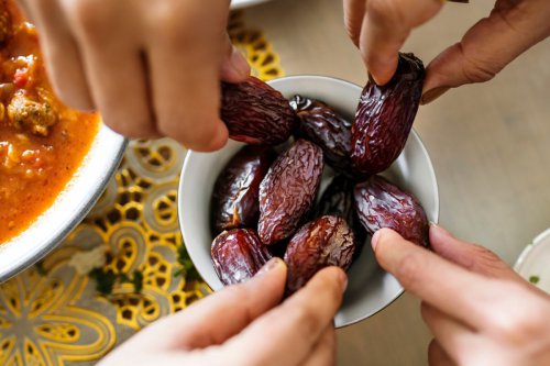 Jadwal Buka Puasa 1 Maret 2026 Surabaya dan Sekitarnya