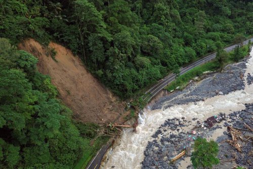 BERITA FOTO: Kondisi Terkini Jalan Padang&ndash;Bukittinggi yang Putus akibat Tanah Longsor