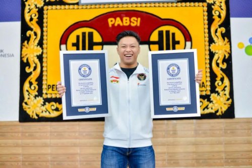 Atlet Angkat Besi Indonesia Resmi Raih Dua Rekor Dunia Versi Guinness World Records