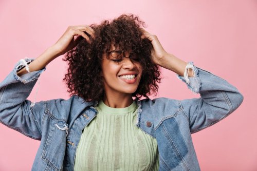 3 Masker Alami untuk Rambut Keriting agar Lembut dan Berkilau