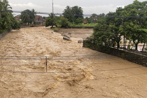 Banjir-Longsor Landa 9 Kecamatan di Sukabumi: Akses Jalan Putus, Jembatan Ambruk, Rumah Warga Tertimbun