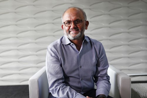 CEO Adobe Mundur di Tengah Gempuran AI Generatif