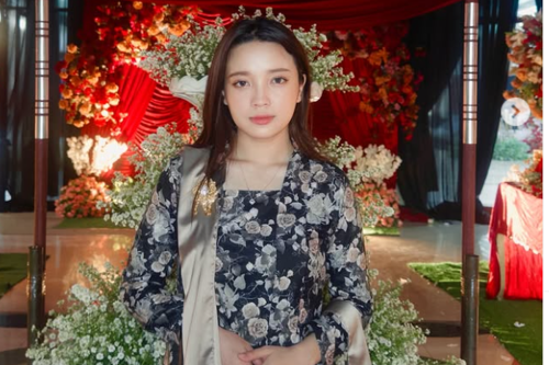 Bunga Reyza Pencetus Kata &ldquo;Galgah&rdquo;, Arti Galgah dan Perbedaannya dengan Palum, Siapa Bunga Reyza?, Pesona Bunga Reyza di Audisi Indonesian Idol, Siapa Bunga Reyza? Penyanyi Pencetus Kata Galgah yang Masuk KBBI