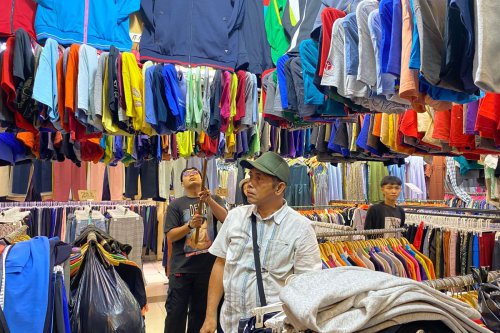 Menkeu Purbaya Larang Impor Baju Bekas Ilegal, Tren Thrifting Terancam?