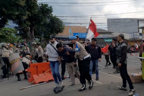 Hal yang Perlu Dilakukan Jika Ditangkap Polisi saat Demo