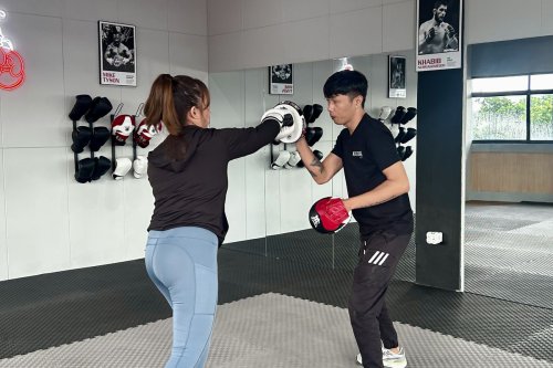 Sekilas Mirip, Kenali 4 Perbedaan Boxing dan Muay Thai