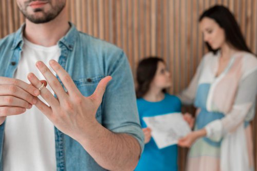 perceraian, pensiun, krisis paruh baya, penyebab perceraian, grey divorce, grey divorce adalah, krisis identitas setelah pensiun, Perubahan Identitas Diri Jadi Penyebab Grey Divorce, Ini Kata Psikolog