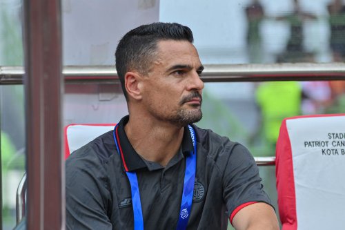 Carlos Pena Resmi Jadi Pelatih Persita Tangerang