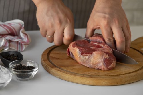 Haruskah Daging Sapi Dicuci Sebelum Dimasak? Ini Penjelasan Ahli