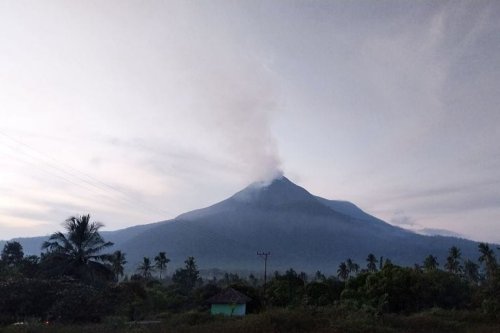 Imigrasi Hapus Biaya Overstay WNA Akibat Erupsi Gunung Lewotobi Laki-Laki