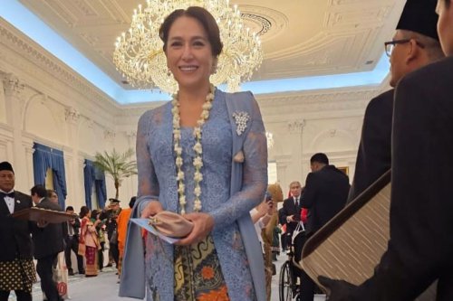 Kartika Soekarno Berkebaya Biru Saat HUT Ke-80 RI di Istana Merdeka