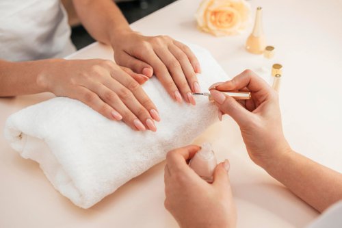 Tren Nail Art Makin Populer, Dokter Ingatkan Tidak Sembarangan Melepas Kuku Palsu