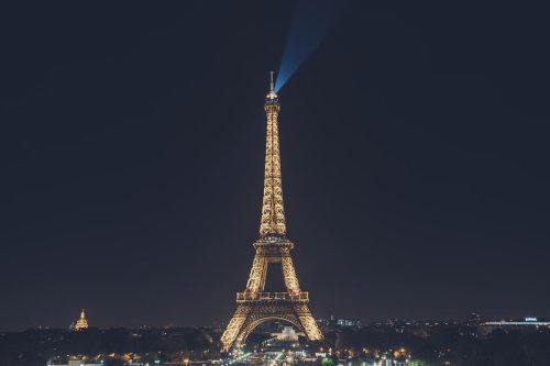 Menara Eiffel Dimatikan Sesaat Saat Hari Meninggalnya Paus Fransiskus