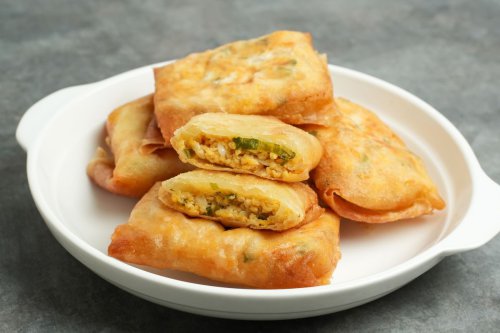 Cara Mudah Bikin Martabak Telur Pakai Kulit Lumpia, Ini Trik Agar Tidak Pecah saat Digoreng!