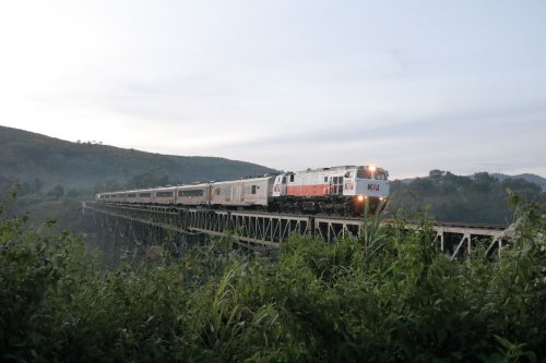 Reaktivasi Jalur Kereta Api di Jawa Barat Diproyeksikan Butuh Dana Rp 15 Triliun