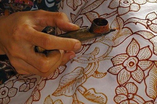 Hari Batik Nasional 2025, Mengenal Alat Tradisional Membatik dari Canting hingga Gawangan