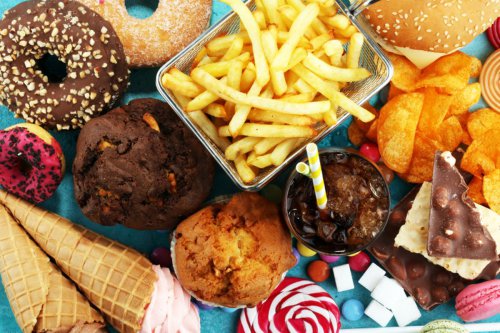 Top 11+ Makanan yang Sebaiknya Dihindari Saat Menderita Iritasi Usus Besar