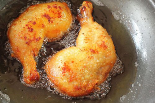 4 Tips Menggoreng Ayam agar Matang hingga ke Dalam