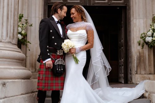 Mel B Spice Girls Pakai Gaun Pernikahan Berhias Mutiara, Ini Detailnya
