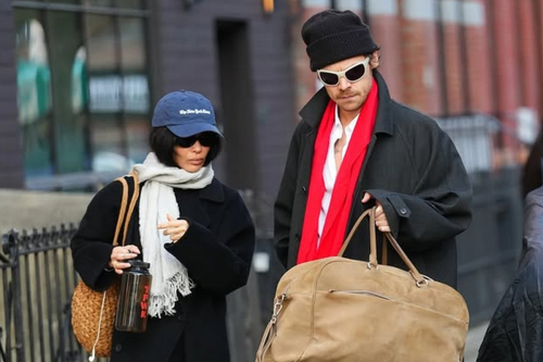 Harry Styles Dikabarkan Bertunangan dengan Zo&euml; Kravitz, Cincin Berlian Jadi Sorotan