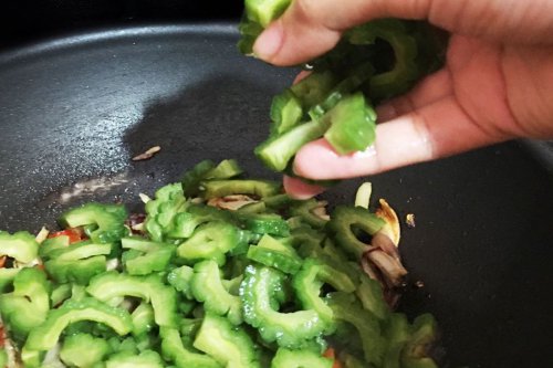 Tips Masak Tumis Pare Agar Tidak Pahit, Cukup Pakai 1 Bahan Ini!