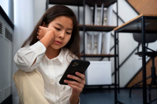 Akun Anak di YouTube, TikTok, hingga Roblox Resmi Diblokir Mulai 28 Maret