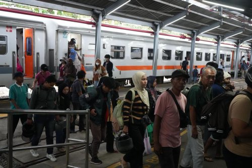 tiket kereta, Desember 2025, pesan tiket kereta api, membeli tiket kereta, jadwal kereta Desember 2025, Tiket Kereta Api Bulan Desember 2025 Belum Bisa Dipesan, Kenapa?