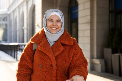 Top 5+ Tips Style Hijab untuk Wajah Bulat Menurut Pakar
