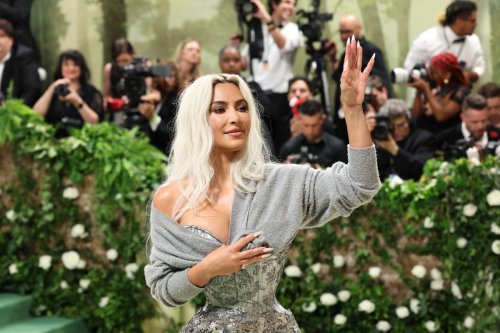 Kim Kardashian Konsumsi Puluhan Suplemen sampai &ldquo;Pill Fatigue&rdquo;, Apa Perlu? Ini Kata Dokter