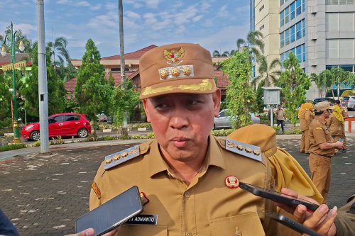 Bekasi, Tri Adhianto, Dedi Mulyadi, Gubernur Jawa Barat, gubernur jawa barat, wali kota Bekasi, kebijakan pendidikan di indonesia terbaru, siswa dilarang membawa hp ke sekolah, dilarang membawa hp ke sekolah, dilarang membawa motor ke sekolah, Alasan Pelajar Bekasi Dilarang Bawa HP Mulai Tahun Ajaran 2025/2026