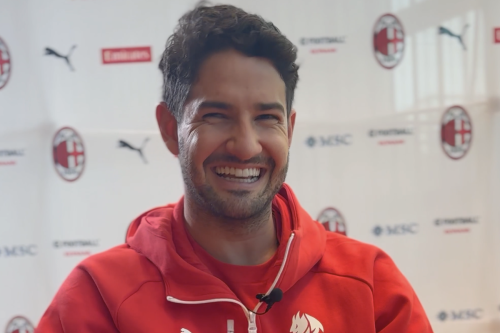 AC Milan, Alexandre Pato, Ronaldo, Kaka, Ronaldo Luis Nazario de Lima, Cerita Pato Duduk Sebelah Maldini, Digojlok Ronaldo di Loker AC Milan