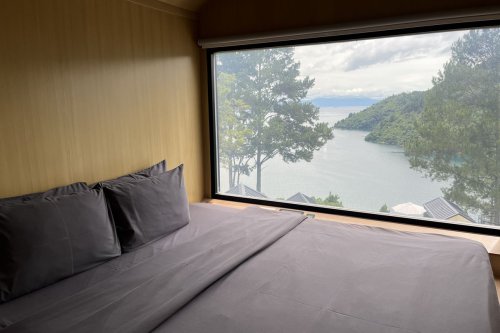 Healing di Danau Toba, Menikmati Indahnya Kaldera dari Dalam Kabin