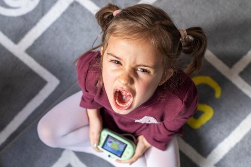 Anak Tantrum saat Gawai Diambil? Psikolog: Itu Bisa Jadi Tanda Awal Kecanduan