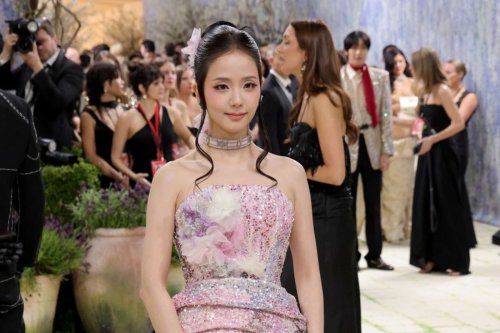 Kalung Jisoo Blackpink di Met Gala 2026 Ternyata Berusia Lebih dari 120 Tahun