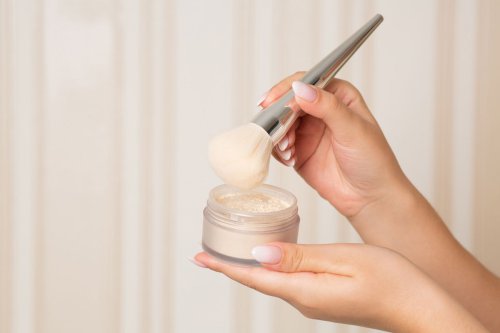 Top 7+ Rekomendasi Setting Powder agar Makeup Lebih Tahan Lama
