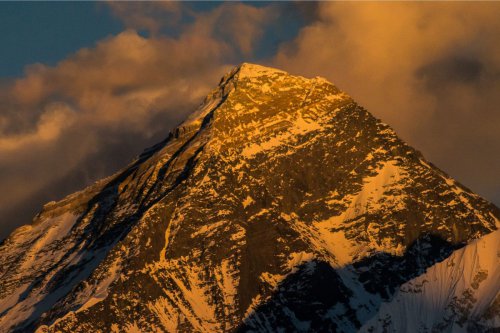 Badai Salju Jebak 1.000 Pendaki Everest, Cuaca Ekstrem pada Bulan yang Harusnya Cerah