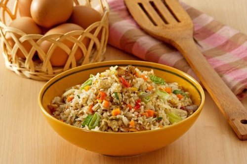 Cara Masak Nasi Goreng Simpel Tanpa Kecap, Bumbunya Cuma 2 Bahan