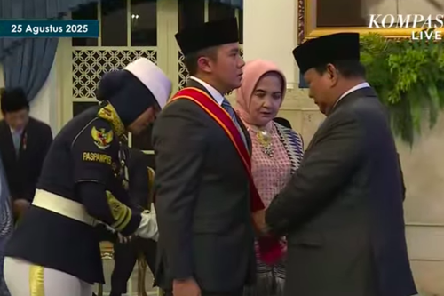 Mengapa Seskab Teddy Indra Wijaya Dianugerahi Bintang Mahaputera Utama?
