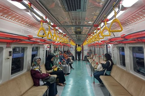 Stasiun Palur (PL), Stasiun Solo Jebres (SK), Stasiun Solo Balapan (SLO), Stasiun Purwosari (PWS), Stasiun Gawok (GW), Stasiun Delanggu (DL), Stasiun Ceper (CE), Stasiun Klaten (KT), Stasiun Srowot (SWT), Stasiun Brambanan (BBN), Stasiun Maguwo (MGW), Stasiun Lempuyangan (LPN), Stasiun Tugu Yogyakarta (YK), Jadwal KRL Solo-Jogja 8-9 Juni 2025 ke Arah Yogyakarta, Jam Berapa Kereta Terakhir?