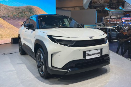 Toyota bZ4X dan Urban Cruiser Menjadi Sorotan di GIIAS 2025