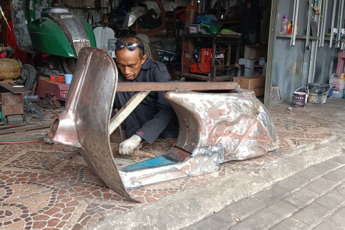 Vespa tua, Agung Lesmana, Laloloh Garage, vespa tua, restorasi vespa, Memilih Vespa Bahan untuk Restorasi yang Tepat