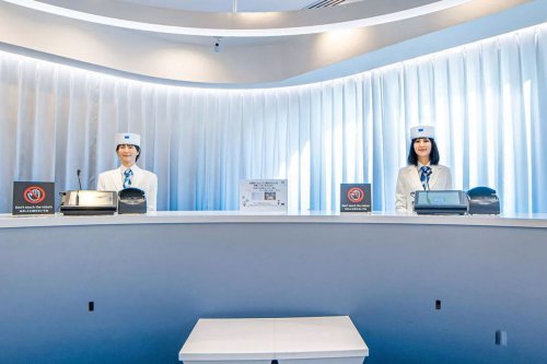 Hotel Ini Punya Staf Robot Pertama di Dunia, Namanya Hotel &ldquo;Aneh&rdquo;