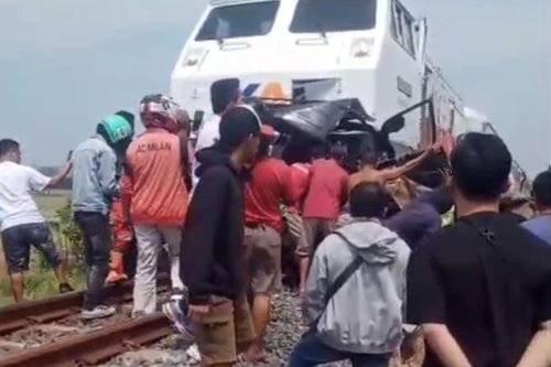 Kronologi Pikap Tertabrak KA Tawang Jaya di Cirebon, Dua Penumpang Meninggal Dunia