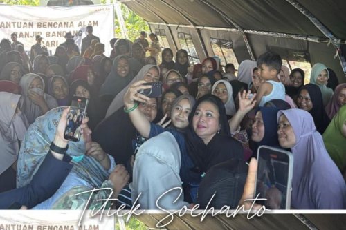 Momen Hangat Titiek Soeharto Temui Anak-anak Korban Banjir di Aceh
