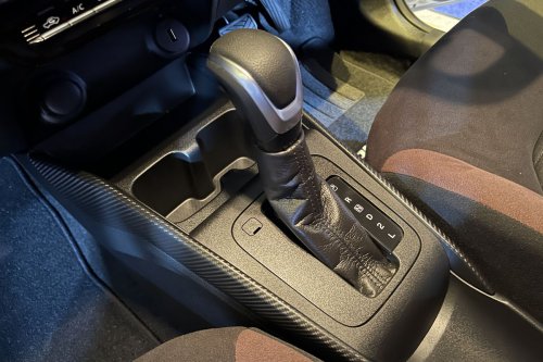 Posisi Tuas Transmisi yang Benar Saat Panaskan Mobil Matik