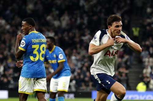 Hasil Liga Inggris: Tottenham Bertahan, West Ham Degradasi