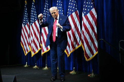 Trump Umumkan Kesepakatan Penyerahan 30-50 Juta Barel Minyak Venezuela ke AS